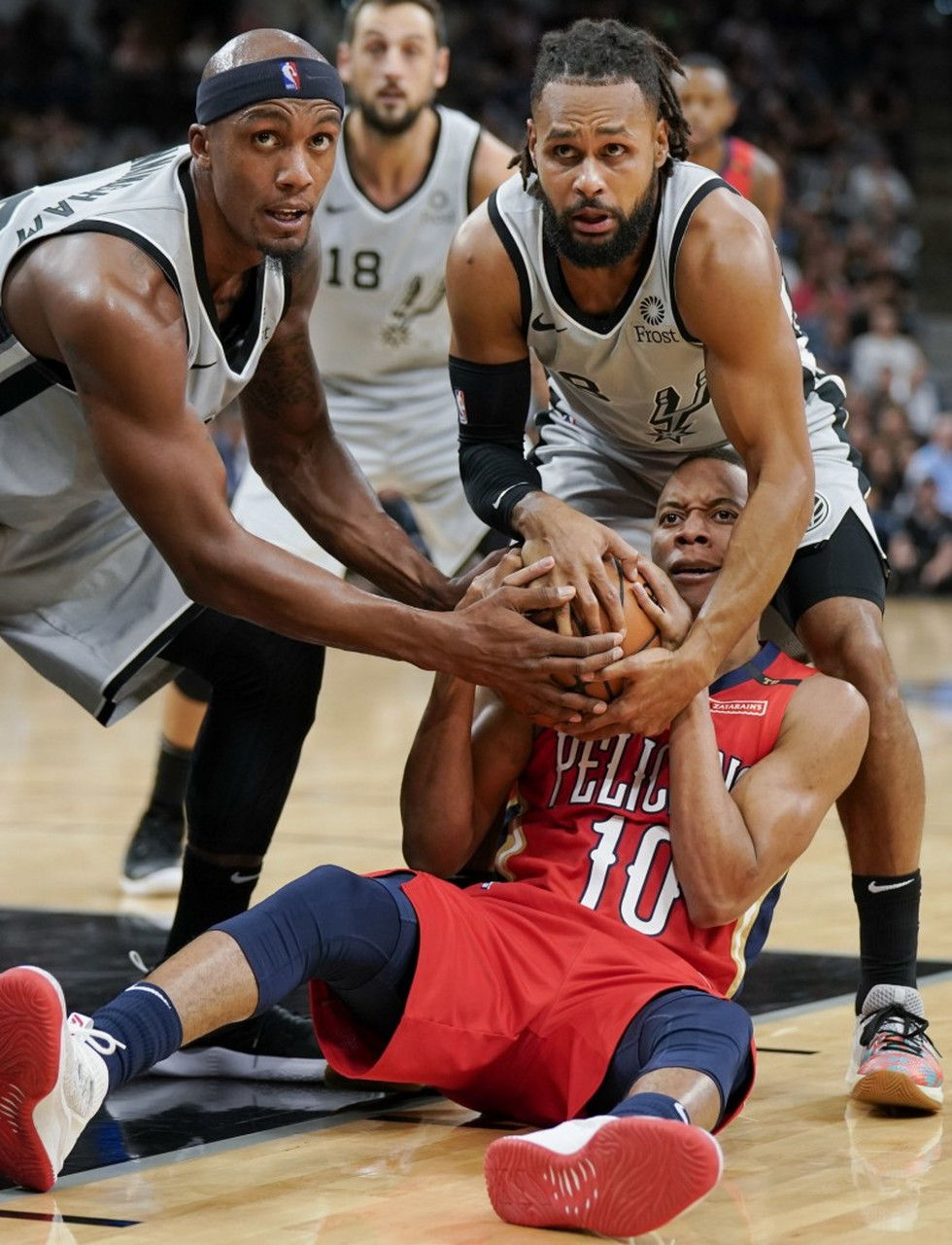 形容激烈的厮杀搏斗或杀气腾腾的气势